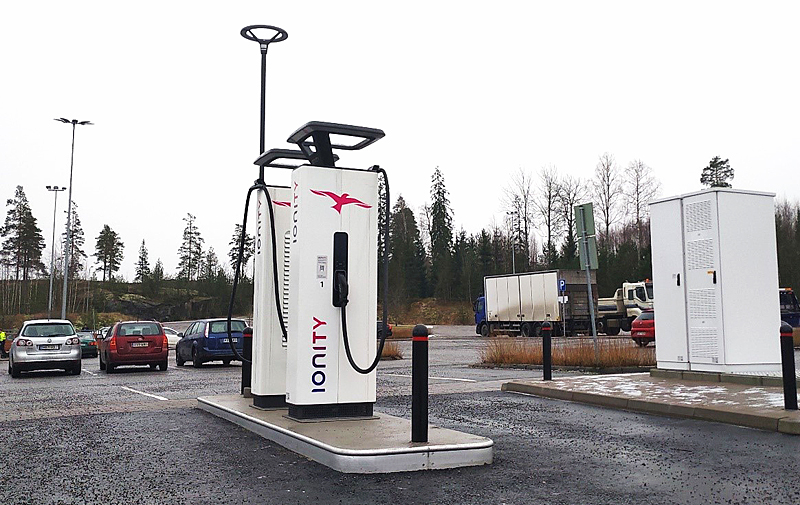 Sähköautojen pikalatausasemia